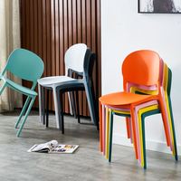 Vente en gros chaise de salle à manger empilable moderne bon marché en plastique PP chaise empilable en plastique sans bras