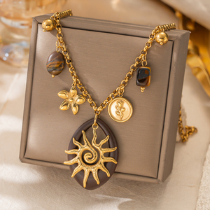 <span class=keywords><strong>Collana</strong></span> in Acciaio Inossidabile Placcato Oro 18K PVD Stile Boho <span class=keywords><strong>con</strong></span> Ciondolo a Forma <span class=keywords><strong>di</strong></span> Sole e Fiore in Pietra Marrone, Gioiello a Catena Stratificata - Product Image 1