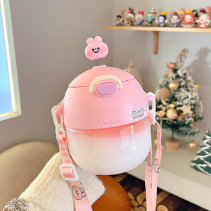 Cốc Bụng Ống Hút 710Ml Họa Tiết Mới Chai Nước Bằng Nhựa Có Dây Đeo Cầm Tay Bình Nước Bằng Nhựa Cho Học Sinh Trẻ Em Với Hoạt Hình 3D - Product Image 3