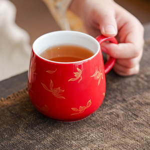 Taza de Cerámica Roja de la Ciudad Prohibida con Patrón de Orquídeas Doradas, Estilo Moderno Minimalista, Taza de Café con Estampado en Caliente, Taza de Té, Regalo - Product Image 6