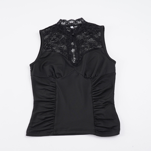 Top sin mangas ajustado con cuello halter y encaje negro para mujer, diseño sexy con cuello en V y aberturas, moda de verano 2026 - Product Image 6