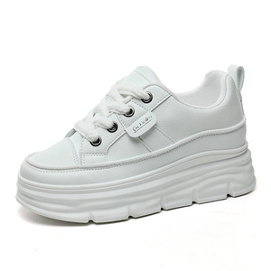 Moda stile da passeggio suola spessa da donna scarpe bianche all'ingrosso da esterno per ragazze bianche che aumentano l'<span class=keywords><strong>altezza</strong></span> delle scarpe bianche - Product Image 1