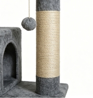 Arbre à chat multiplateforme avec deux tunnels, deux condos, échelle, trois plateformes surélevées, colonnes en sisal et balles suspendues