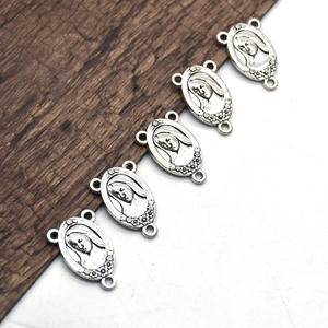 1.4*2.1cm vierge marie 3 trous centres <span class=keywords><strong>de</strong></span> <span class=keywords><strong>miséricorde</strong></span> <span class=keywords><strong>divine</strong></span> trois trous bricolage accessoires médaille chapelet pièce maîtresse - Product Image 3