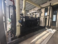 Industriële continue IQF-tunnelvriezer met PLC-besturing, automatische hoge productiviteit, -40°C lage temperatuur, voor de verwerking van diepvriesproducten in een fabriek.