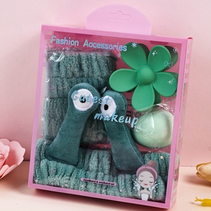 Nuovo Set di Accessori per Capelli e Viso in Peluche a Tema Cartone Animato: Fascia per Capelli, Fasce da Polso, Fermaglio per Capelli, Spugna per Trucco - Design a Chiocciola - Prodotti di Tendenza TikTok - Product Image 6
