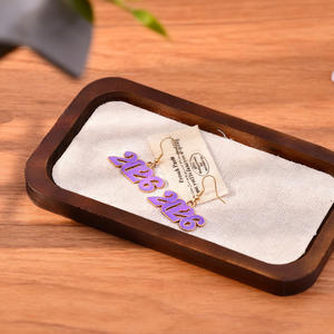 ต่างหูห้อยประดับลายเคลือบสี ฉลองปีใหม่ ดีไซน์สร้างสรรค์ ต่างหูรูปเลข 2026 สำหรับลูกสาวของฉัน ลดราคาพิเศษ - Product Image 3