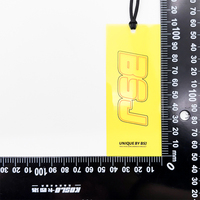 Étiquettes suspendues écologiques personnalisées pour vêtements, en carton, avec impression TPU rectangulaire, finition laminée et cordon de suspension