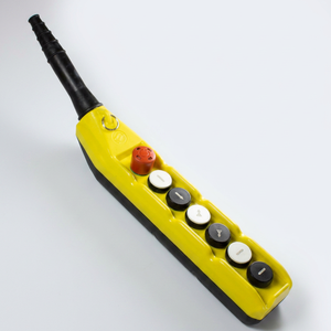 CMK Electro Power Private Limited EOT Crane Push Button-05 Estación de Control Remoto Industrial Inteligente con Botón Pulsador, Carcasa de Plástico con Clasificación IP65 - Product Image 1
