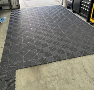 Increíbles Baldosas de Plástico Encajables para Piso de Garaje, Fáciles de Instalar y Sencillas de Mantener - Product Image 1