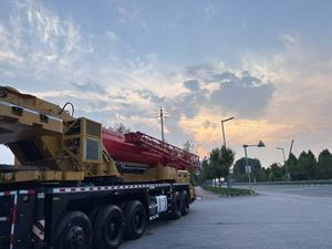 Grue mobile Sany STC1000C7 de 100 tonnes, modèle 2022, moteur Cummins, hauteur de levage maximale de 60 m, flèche jaune et rouge, construction robuste - Product Image 3