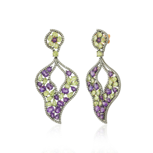 Boucles d'oreilles pendantes ajourées en améthyste et péridot avec pavé de diamants, ornées de pierres ovales à coupes variées - Product Image 2