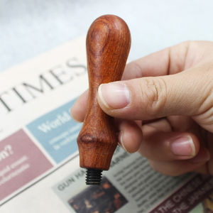 Timbre de sceau de cire personnalisé cadeau Souvenirs avec manche en bois et tête en laiton remplaçable impression numérique pour la décoration - Product Image 2