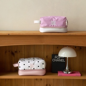 Sac de toilette de voyage à compartiments séparés, sac à maquillage en polyester et cuir PU, logo brodé, sac de rangement à pois - Product Image 1