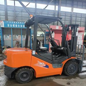 Montacargas de Combustión Interna CPCD30 de 3 Toneladas, Solución Eficiente para Manejo de Materiales Pesados, Montacargas Diésel HELI - Product Image 1