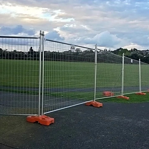 Heavy Duty Reinforced Steel Construction Barrier with Removable Feet ...