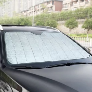Parasol para Coche, Aislamiento Térmico de Lámina de Aluminio para Parabrisas Delantero, Protección de Verano, Ajuste Universal 140x70cm 130x60cm 220x80cm con Ventosas - Product Image 1