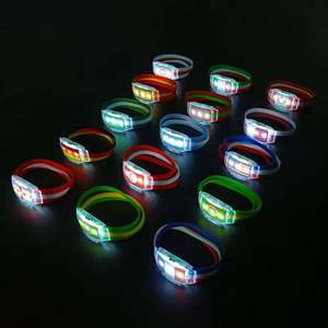 Pulseras de Silicona Personalizadas con el Logotipo del Equipo de Fútbol - Diseño de Bandera Mundial con Luz LED |   Artículos Promocionales para Fans en Eventos y Patrocinios - Product Image 5