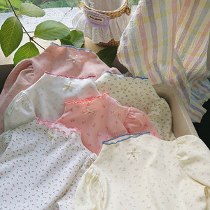 Vendita all'ingrosso di nuove magliette a collo semi-alto in stile coreano per ragazze, ideali per l'autunno, <span class=keywords><strong>con</strong></span> motivo floreale primaverile e grazioso. - Product Image 2