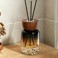 Bouteille en verre diffuseur de parfum personnalisable 110 ml, à base épaisse carrée/cylindrique, dégradé de couleurs, pour l'ambiance montagneuse
