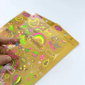 Impresión de diseño personalizado autoadhesivo beso corte hoja de pegatinas de dibujos animados para niños lindo vinilo logo láser troquelado pegatina