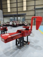 Nouvelle machine à fabriquer l'alimentation pour vaches laitières, à grande capacité (2 tonnes/h), intégrant une trancheuse à ensilage automatique à bande transporteuse, un broyeur par frottement et un cyclone.