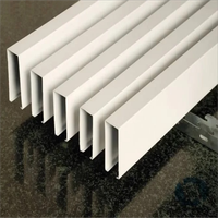 Plafond suspendu moderne en aluminium à grain de bois en forme de U, ignifuge classe A, insonorisant, pour hôpitaux et centres commerciaux