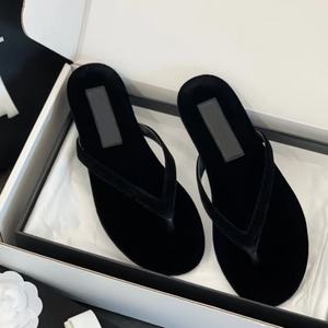 Chaussures de luxe pour hommes, tongs de plage, sandales plates de haute qualité pour hommes et femmes, chaussures décontractées tendance - Product Image 6