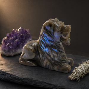 León de labradorita tallado a mano con intrincados detalles - cristal/reiki/chakra/curación - 3.5 pulgadas y 510 g (1.12 lb) talla de animal - Product Image 3