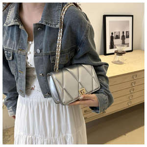 2024 nouveau exquis géométrique simple sangle Polyester doublure sac à bandoulière rétro mode diamant chaîne sac à bandoulière - Product Image 4