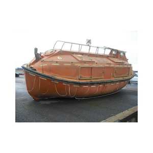 Bateau de sauvetage fermé d'occasion, équipé de rations, d'eau et d'équipement de signalisation, pour utilisation sur navires marchands en mer. - Product Image 1