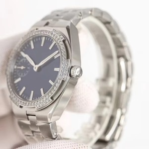 Montre Homme de Luxe Style Marque Prestigieuse Bracelet Métal Argent Cadran Bleu Diamants Petite Seconde Étanche Lumineuse Sélection Élite - Product Image 3