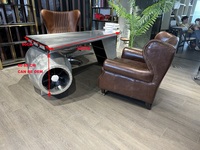 Bureau d'aviateur inspiré par l'aviation, en aluminium, avec décoration artistique en forme d'aile d'avion, table vintage sur le thème des avions