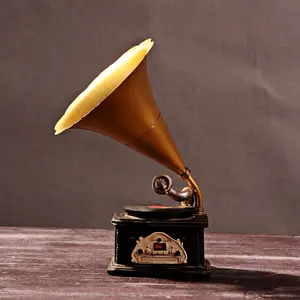 Factory Direct American Style Retro Golden Phonograph Figurine Model Sculpture Lovely Home Office Decoration Resin Craft Gift