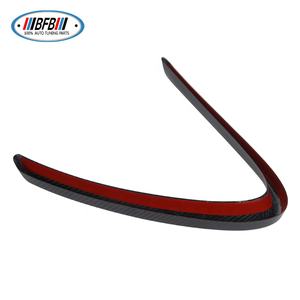 Couvercle de cadre de <span class=keywords><strong>calandre</strong></span> en V en fibre de carbone véritable pour <span class=keywords><strong>Alfa</strong></span> <span class=keywords><strong>Romeo</strong></span> <span class=keywords><strong>Giulia</strong></span> Sedan 2016-2019 Grilles de voiture - Product Image 3