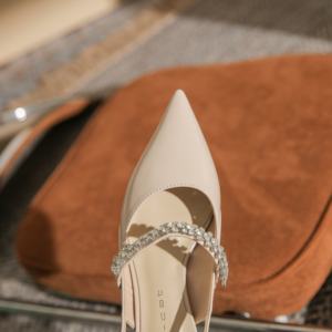 Sandales de soirée légères pour femme en cuir verni noir à bout pointu, avec talon compensé en satin orné de strass, à enfiler - Product Image 5