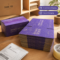Boîte d'expédition en carton ondulé robuste, personnalisée, imprimée sur mesure, motif iconique violet foncé, pour l'emballage de marques e-commerce, directement de l'usine
