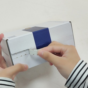 Diseño personalizado de cartón plano con cremallera, logotipo UV de cartón corrugado con estampado y laminado mate, tablero forrado de esponja - Product Image 1