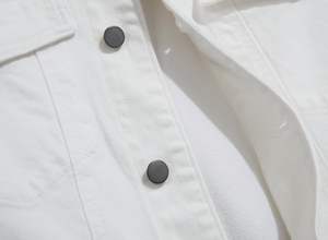 Veste en jean unisexe décontractée style japonais rétro, délavée, effet usé, avec patchs vintage, coupe ample, à capuche, personnalisable pour l'hiver - Product Image 3