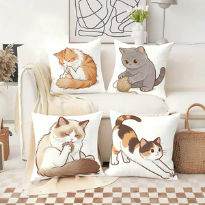 居心地の良い枕に寝そべる愛らしい猫たちが、ホリデーのストッキングやトナカイの角で飾られたお祭り気分あふれるリビングルームを彩ります。 - Product Image 2