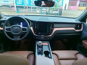 SUV Mediano de Lujo 2025 Volvo <span class=keywords><strong>XC60</strong></span> B5 <span class=keywords><strong>AWD</strong></span> 48V 5 Plazas de Lujo - Product Image 3