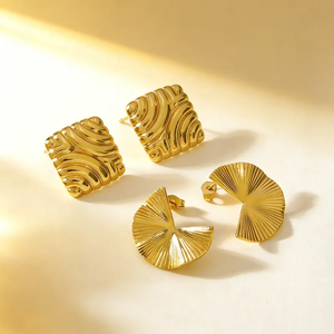 Boucles d'oreilles asymétriques élégantes en forme de tournesol pour femmes, avec placage doré PVD, acier inoxydable 304, bijoux tendance - Product Image 4