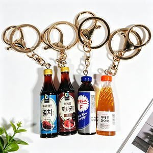 Porte-clés en résine de simulation, <span class=keywords><strong>bouteille</strong></span> de bière ou de boisson, mini-pendentif 3D en forme de <span class=keywords><strong>bouteille</strong></span> de boisson - Product Image 4