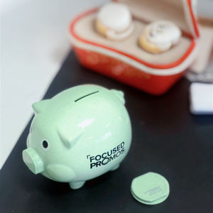 Alcancía de Plástico Promocional Personalizada al por Mayor con Impresión de Logotipo para Niños - Product Image 6