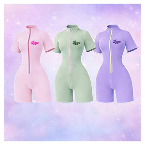 Combinaison courte Y2K pour femme avec logo personnalisé, manches courtes, fermeture éclair sur le devant, décontractée, pour le yoga et l'entraînement - Product Image 1