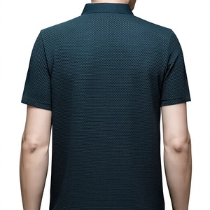 เสื้อโปโลแขนสั้นถักสำหรับผู้ชาย สีพื้น ดีไซน์ลำลอง ติดกระดุมด้านหน้า ทรงปกติ สีเขียวล้วน สำหรับผู้ชาย - Product Image 4