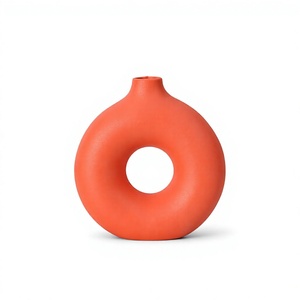 Vase en céramique mate Hemasa Fashions, pot à fleurs de table, décoration minimaliste en porcelaine pour la maison, le bureau et l'intérieur - Product Image 1
