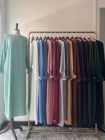 Neue Frühlings-Kollektion: Große Größen Muslimische Abaya für Damen, Arabisch-Dubai-Stil, Einfarbig mit Langen Ärmeln und Rüschen, Langes Kleid