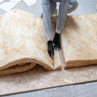 Couverture en fibre de verre INSULWOOL moderne de 150 mm d'épaisseur, hydrophobe, avec feuille d'aluminium pour l'isolation extérieure des bâtiments