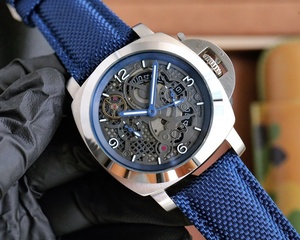 Montre pour homme 44 mm, modèle classique V7, nouvelle collection, SUBMERSIBLE, mouvement mécanique automatique ajouré, bracelet cuir/caoutchouc, aiguilles. - Product Image 3